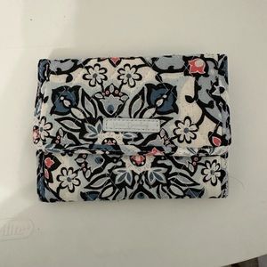vera bradley button wallet